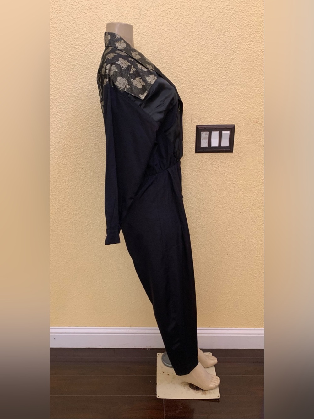 VTG Jon Wesley Size 8 Black With Gold Flowers Pattern Long Sleeve Jumpsuit - Picture 3 of 8